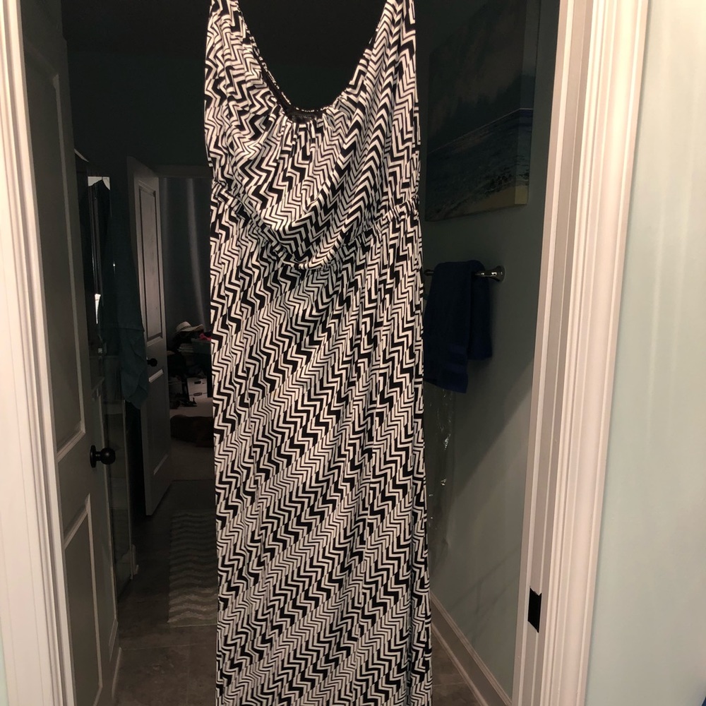 Black and white strapless maxi